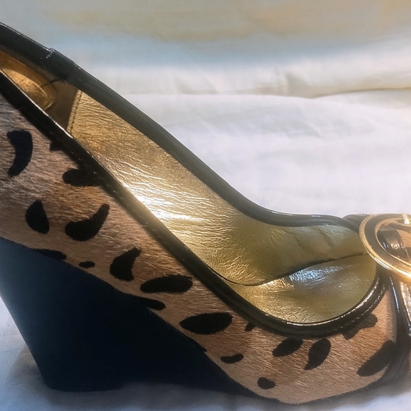 Steve Madden Trea-P Leather Leopard Hair Round Buckle Toe Wedge Heels Size 6 - Picture 2 of 11